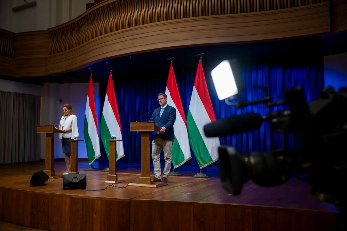GULYÁS Gergely; VITÁLYOS Eszter