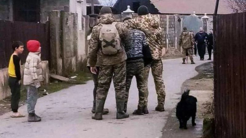 Eddig csak fegyver kellett az ukrán terrorállamnak, most már katonára is szükség van külföldről.