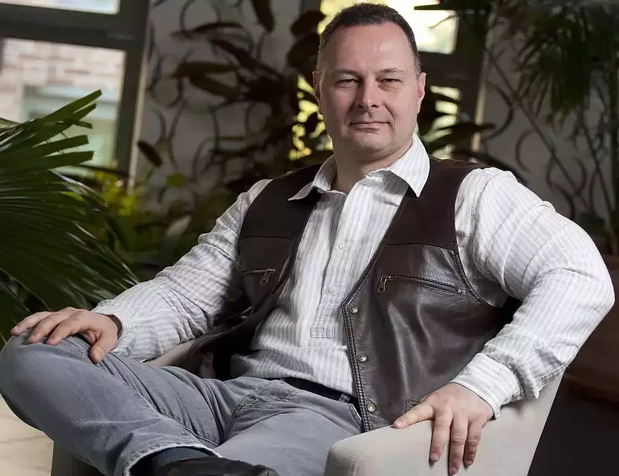Luxusautóival, szállodáival dicsekszik Magyar Péter milliárdos támogatója / Fotó: Economx
