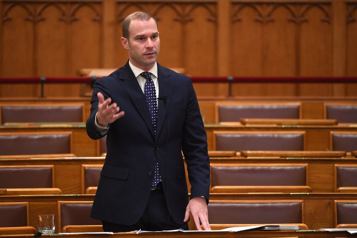 Digitális gyermekvédelem, szabályozás és szülőség - Hollik István a Morálban