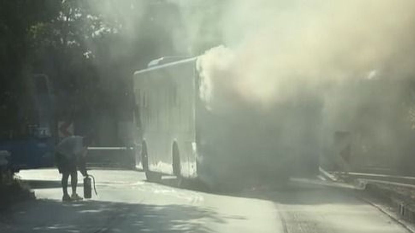Megint kigyulladt egy busz Budapesten