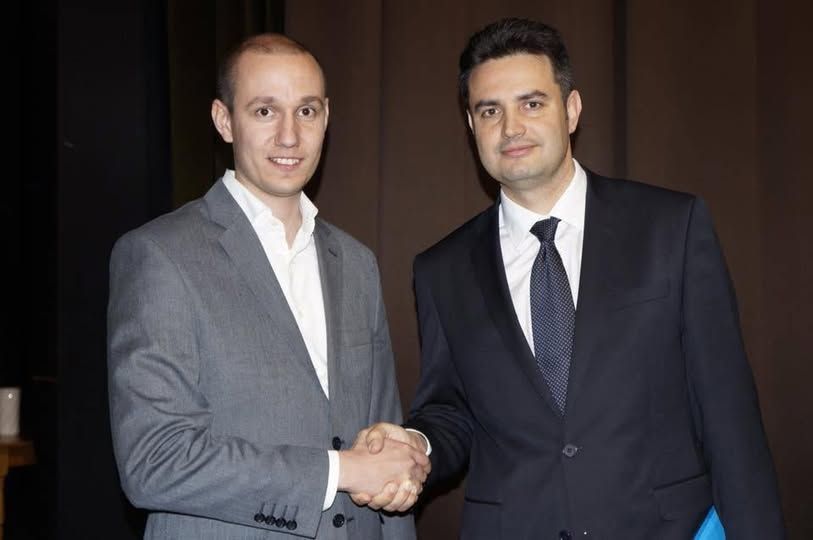 Nem erre a kézfogásra, de Rónai ezzel vetette össze a pletyka megalapozottságát