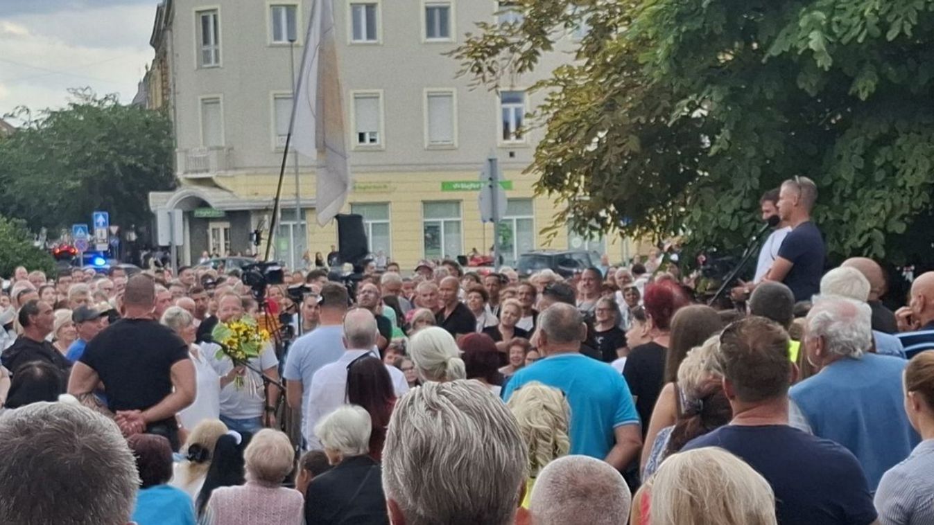 Szombathely is kapott egy adagot Magyar Péter "szeretetországából"