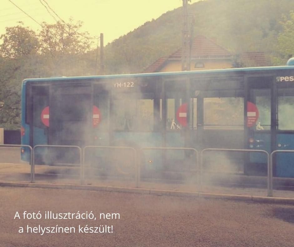 füstölt egy busz