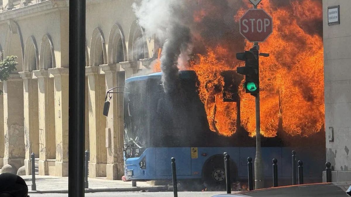 Tegnap már kigyulladt egy busz, ma is egy, várjuk a következőt, vagy Karácsony válaszát