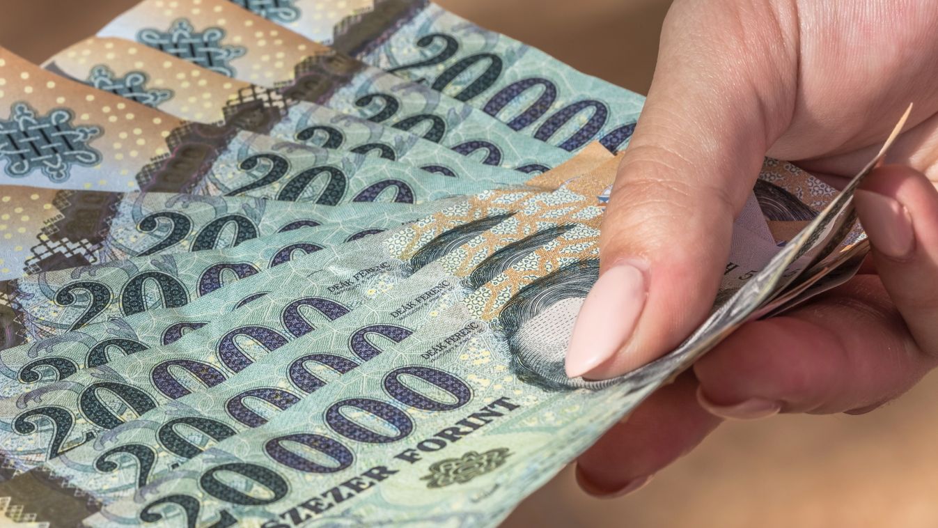 Őket is rommá adóztatná Magyar Péter - Kiderült, hogy mennyi volt júniusban a bruttó átlagkereset