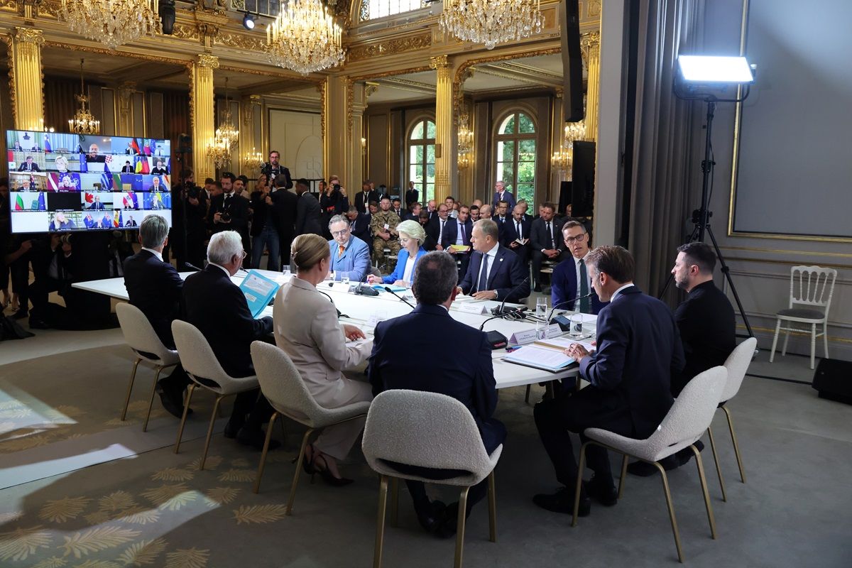 biztonsági garanciák TUSK, Donald; VON DER LEYEN, Ursula; ZELENSZKIJ, Volodimir; FREDERIKSEN, Mette; MACRON, Emmanuel; DE WEVER, Bart; TRUMP, Donald; WITKOFF, Steve; STUBB, Alexander; COSTA, António; SCHOOF, Dick