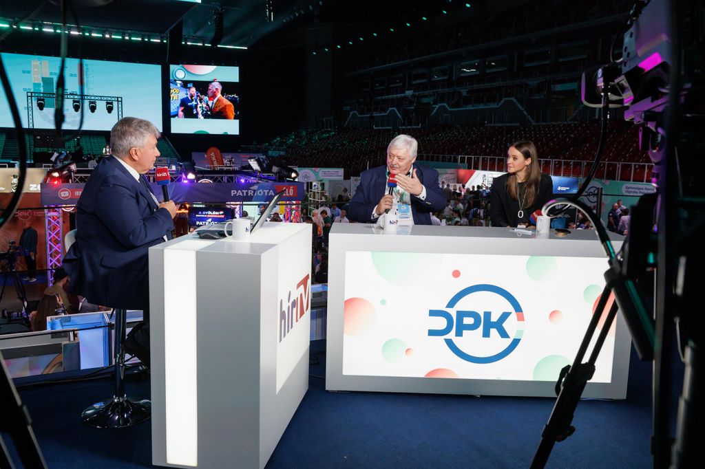 20250920 -- A Digitális Polgári Körök első országos találkozója, a Papp László Sportarénában. Gajdics Ottó // fotó: Hatlaczki Balázs