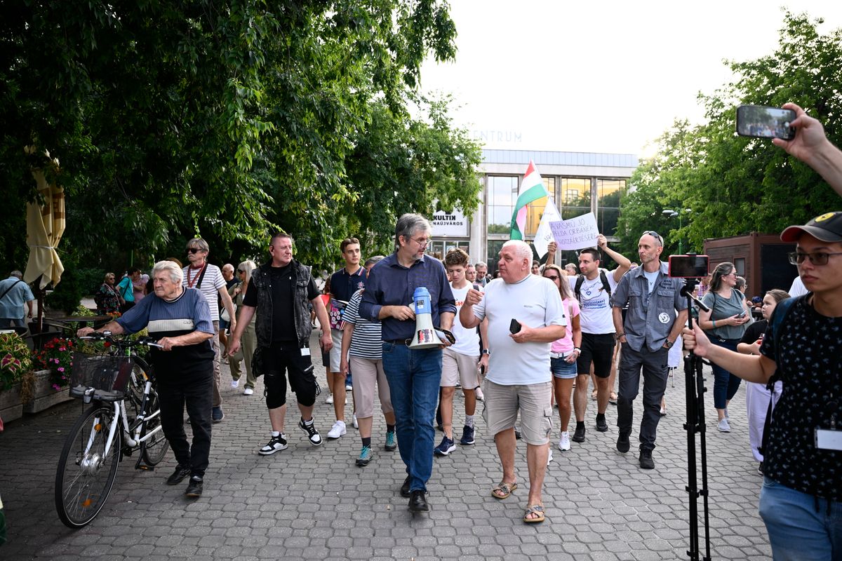Ők biztosan Hadházy "szeretetországában" élhetnek majd!!!