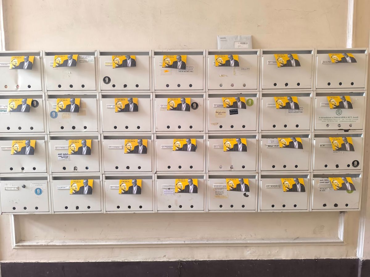 Fáj az igazság az ellenzéknek a Tisza-adóról, ezért inkább kilopkodják a szórólapot mások postaládáiból