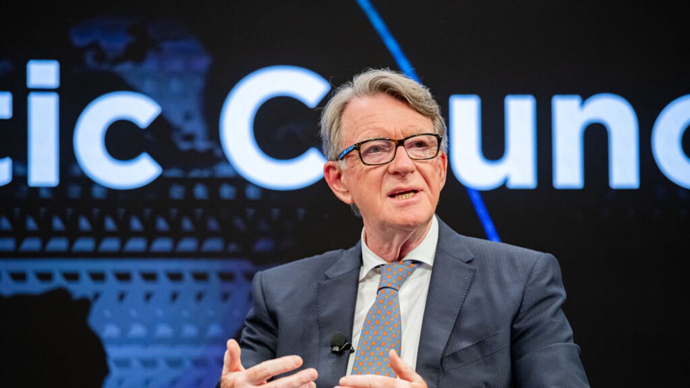 Szexbotránytól hangos a brit külügy: lord Peter Mandelson megbukott