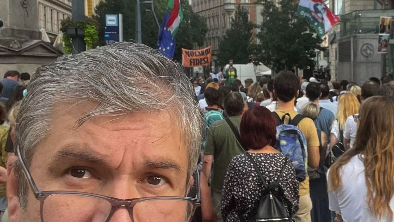 Hadhzáy Ákos boldog volt, hogy száznál is többen eljöttek a szamuelysta szeánszára.
