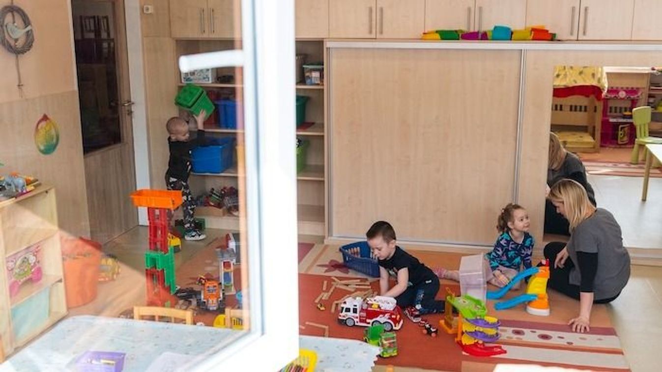 Petíciót indítottak a gyermekvédelemben dolgozók méltóságáért