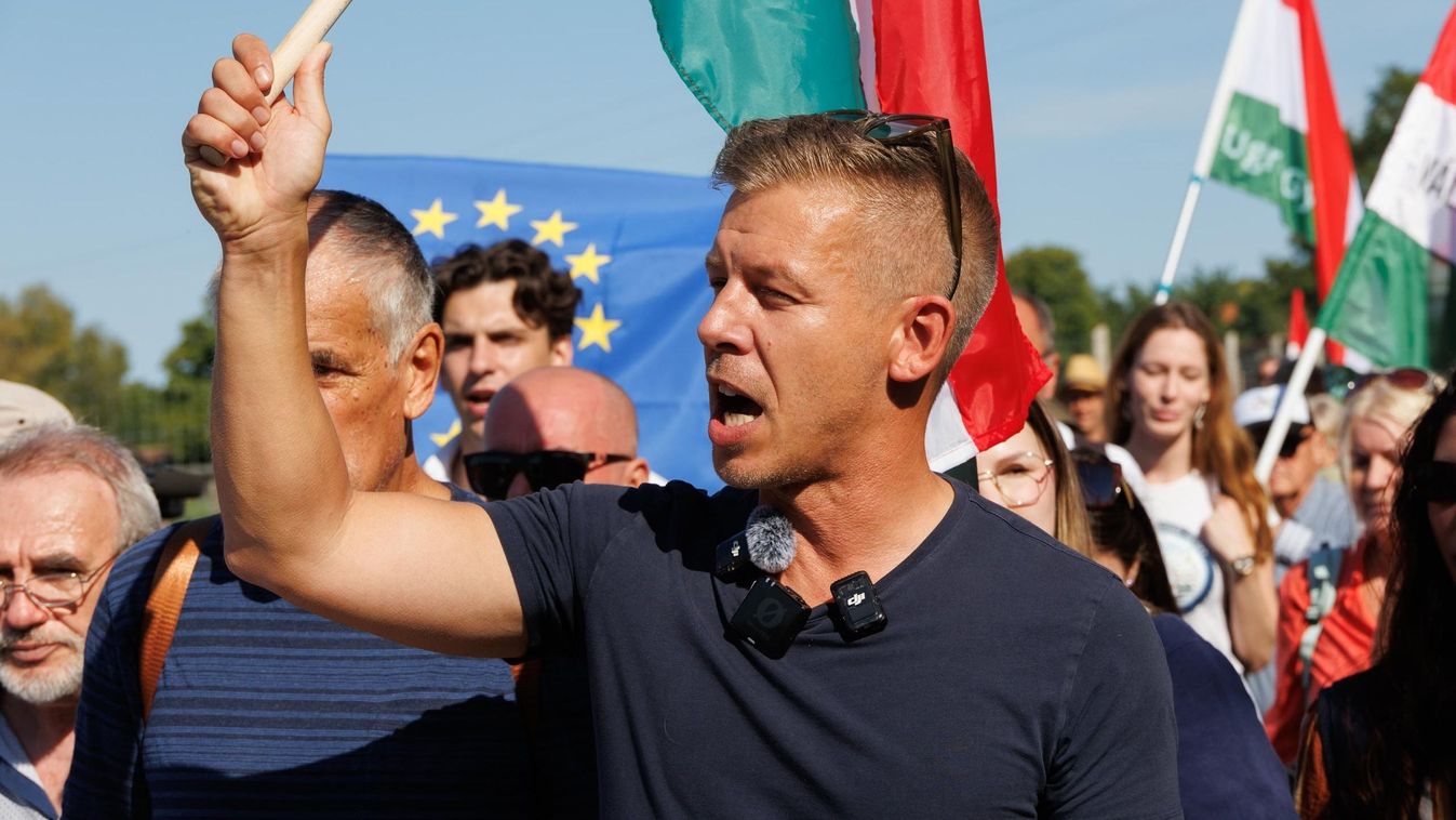 A Puskás Arénában Magyar Péter aurájának épségét már megint a testőre védte