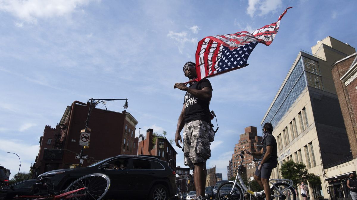 "Fizetek egy feketét" – Így vált a KFT-dal demokrata-himnusszá