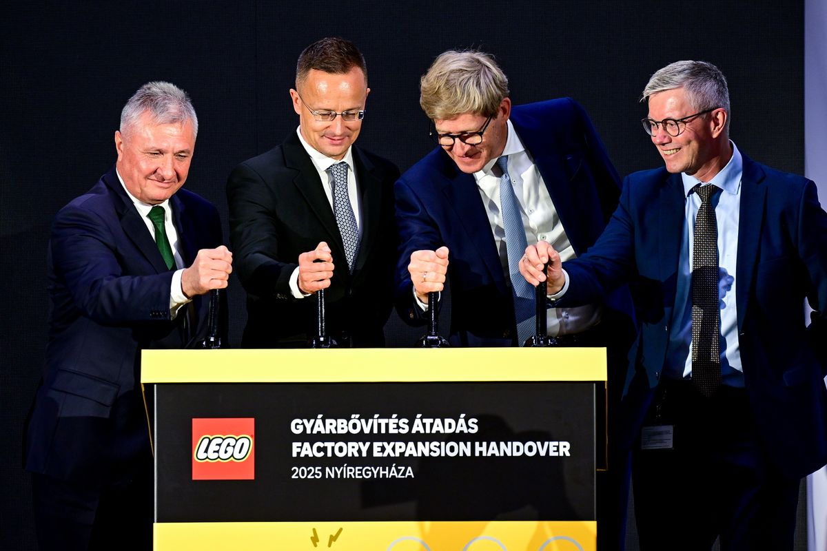 VINNAI Gyõzõ; SZIJJÁRTÓ Péter