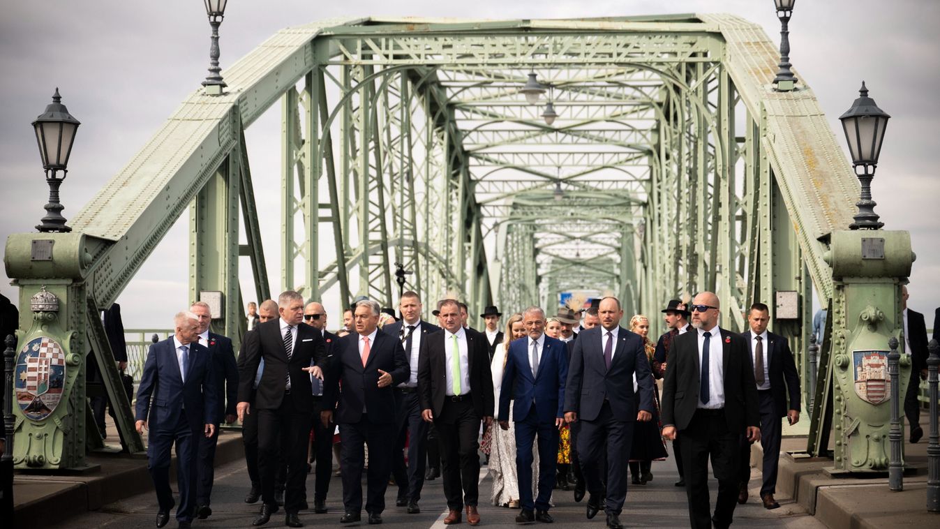 Robert Fico és Orbán Viktor is beszédet mondott a Mária Valéria híd átadásának 130. évfordulóján rendezett ünnepségen