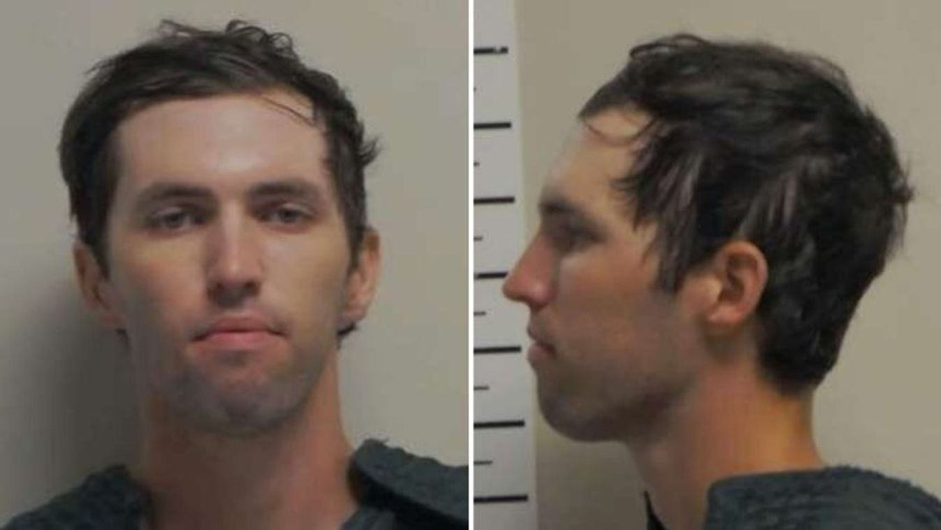 Megbánásnak semmi jele: nevetve, vigyorogva várta tárgyalását Charlie Kirk gyilkosa