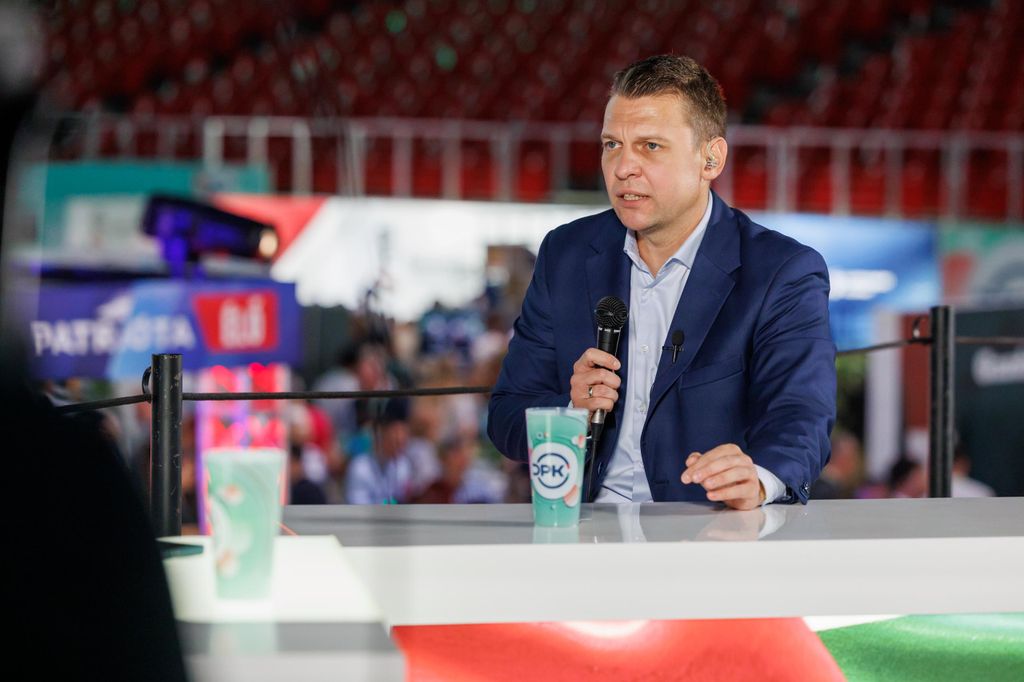 20250920 -- A Digitális Polgári Körök első országos találkozója, a Papp László Sportarénában. Menczer Tamás // fotó: Hatlaczki Balázs