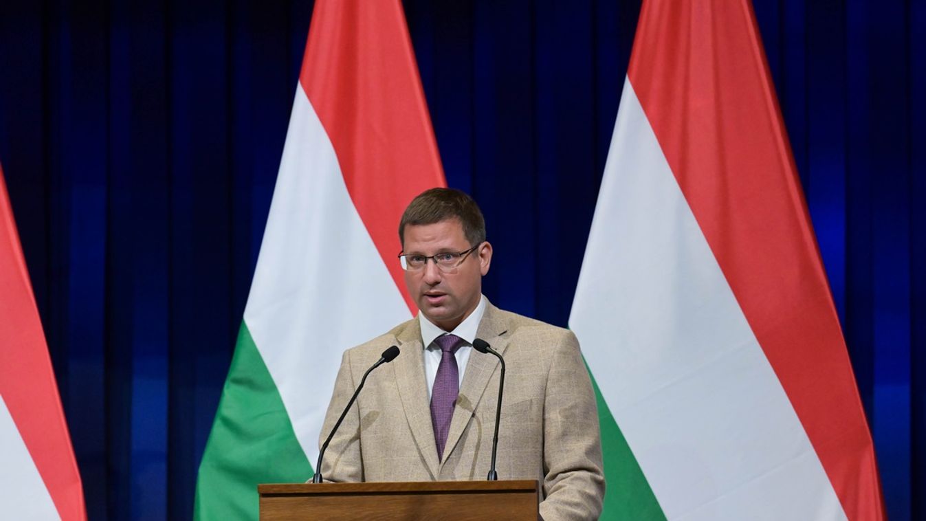Gulyás Gergely a PS-nek: Magyar Péter azonnal kiléphetett volna a Néppártból, mikor Weber kijelentette, hogy nem létezik nemzeti szuverenitás