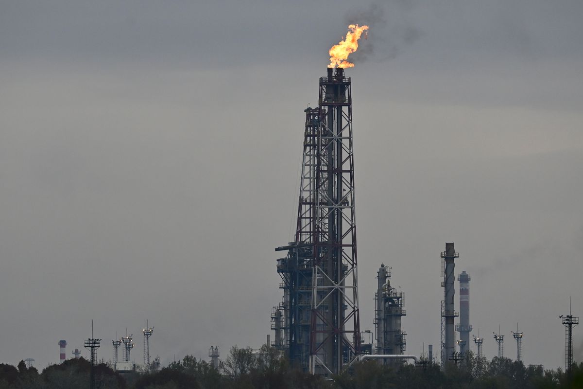 Orbán Viktor elárulta, hogy a nyomozás még mindig "gőzerővel zajlik" a százhalombattai olajfinomító ügyében