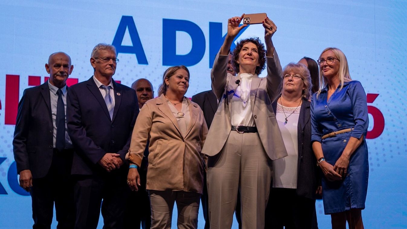 Baloldali demokrácia-temetés Dobrev-módra: hazánk a "gyurcsányi" klassz országból a legszegényebb állam lett