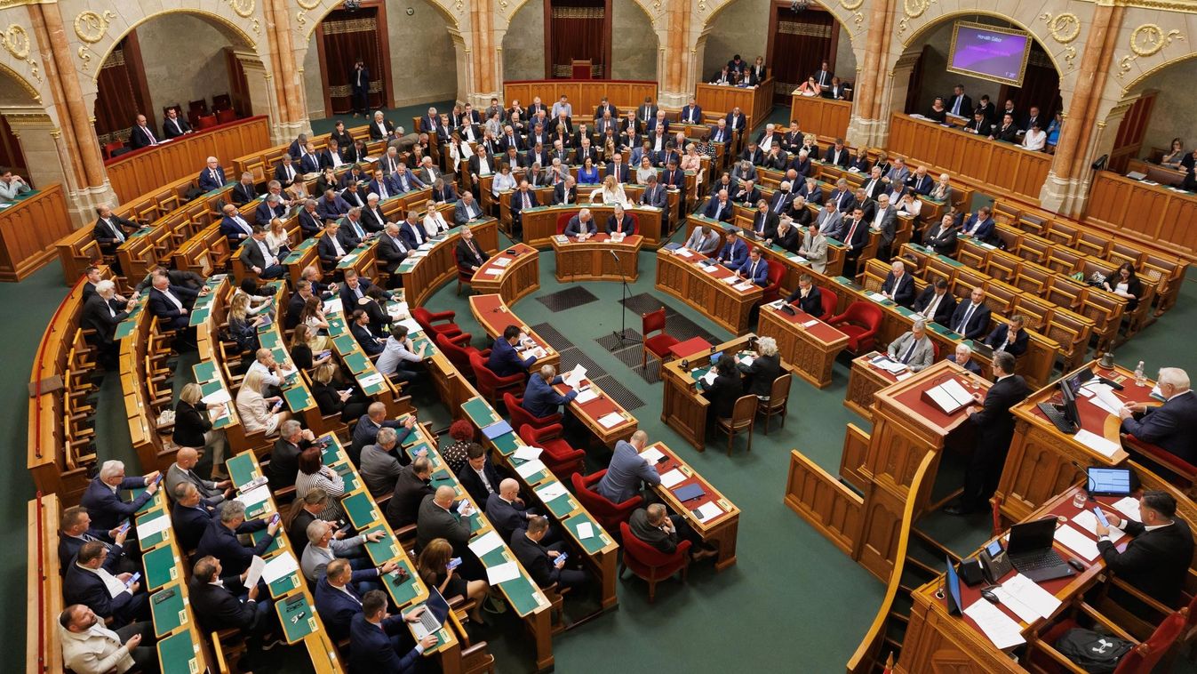 Politikai erőszak elleni fellépés, és háborús veszélyhelyzet – Ezekkel a témákkal indít kedden az országgyűlés