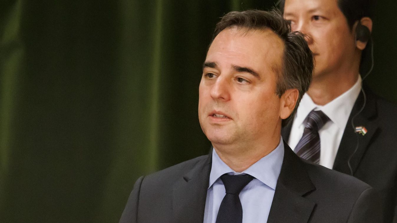 Pressman-bébi tűnt fel Magyar Péter programírói között