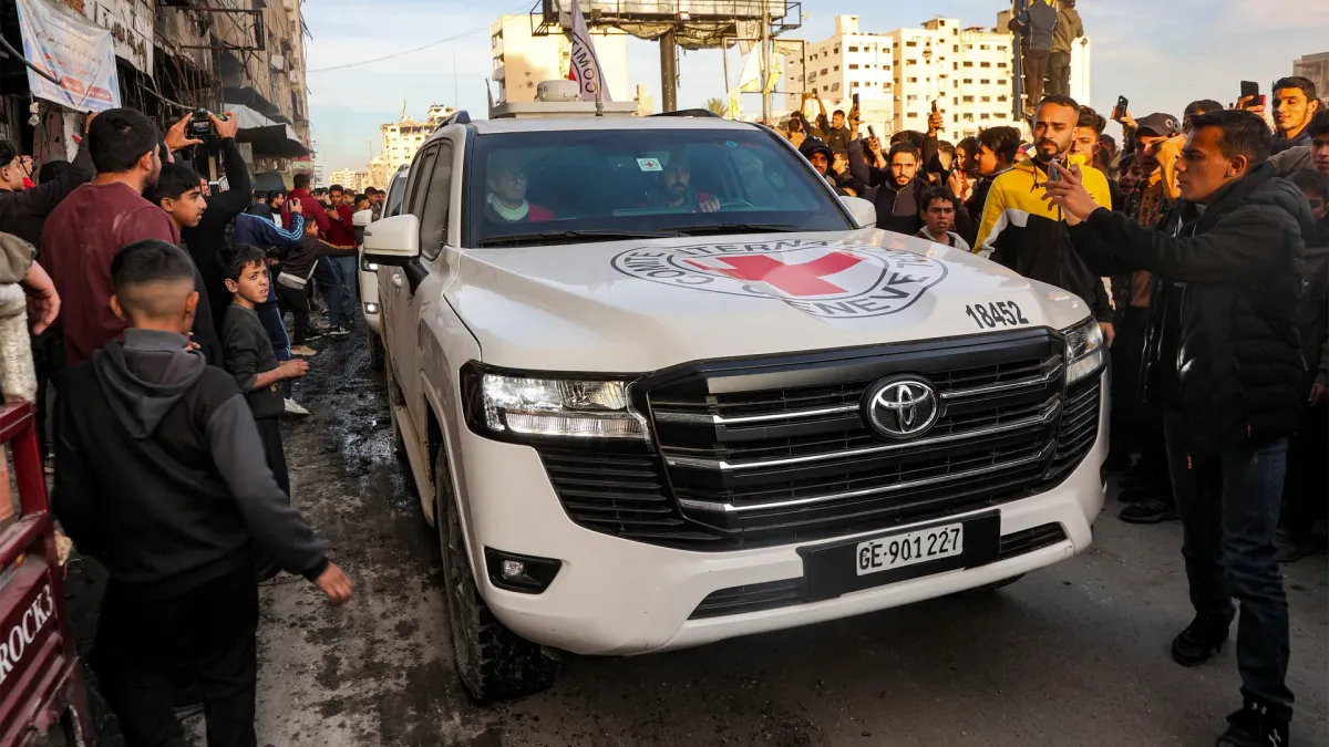 A Hamasz megkezdte az izraeli túszok szabadon bocsájtását