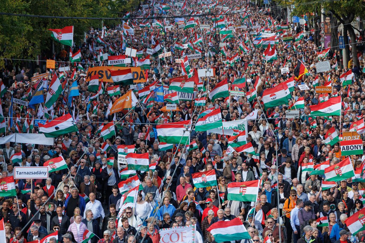 A legutóbbi Békemenet, a Deák téren ennek a tömegnek a fele sem fér el