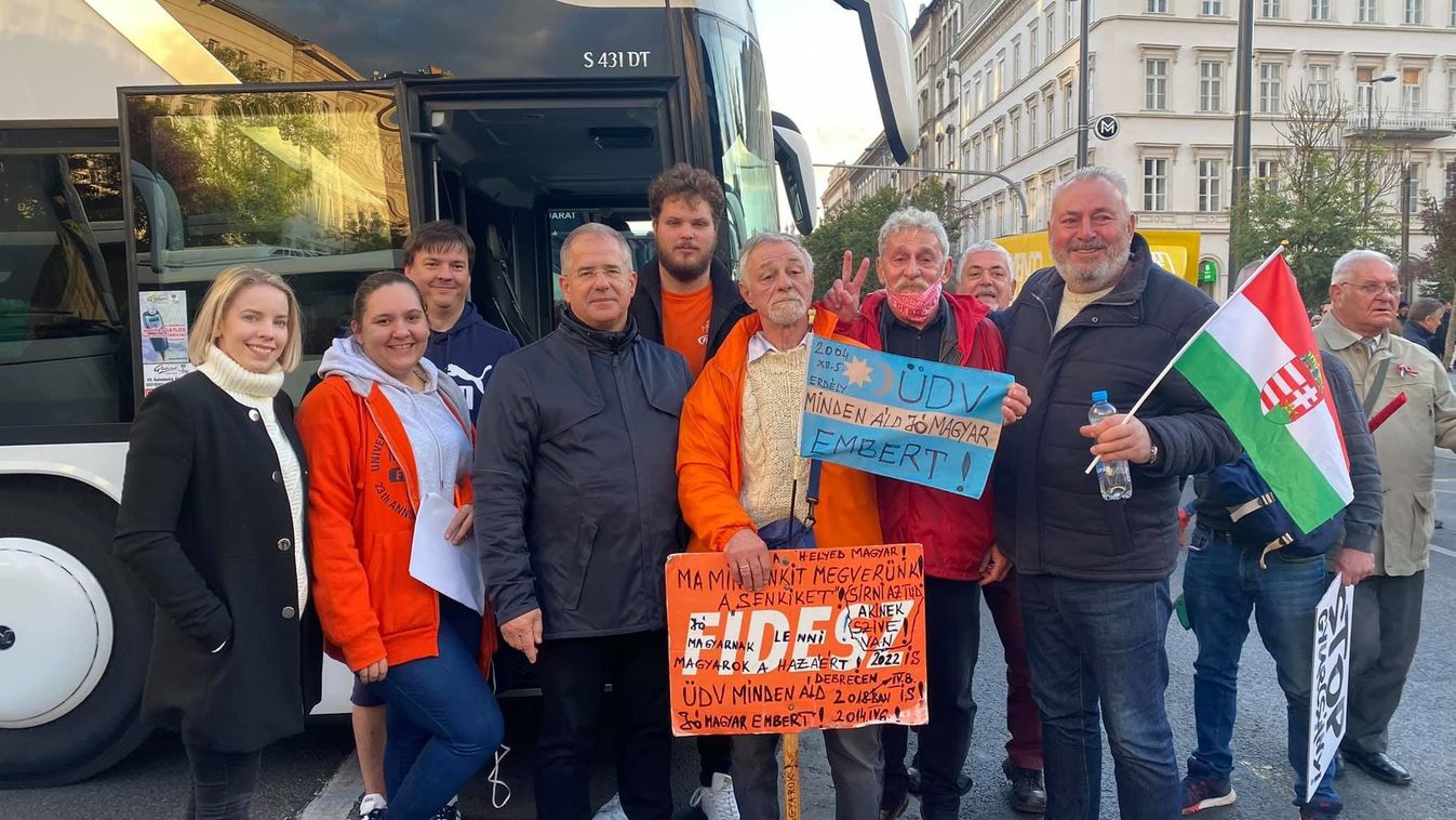 Buszháborúba sodorná Magyarországot Bütyök október 23-án