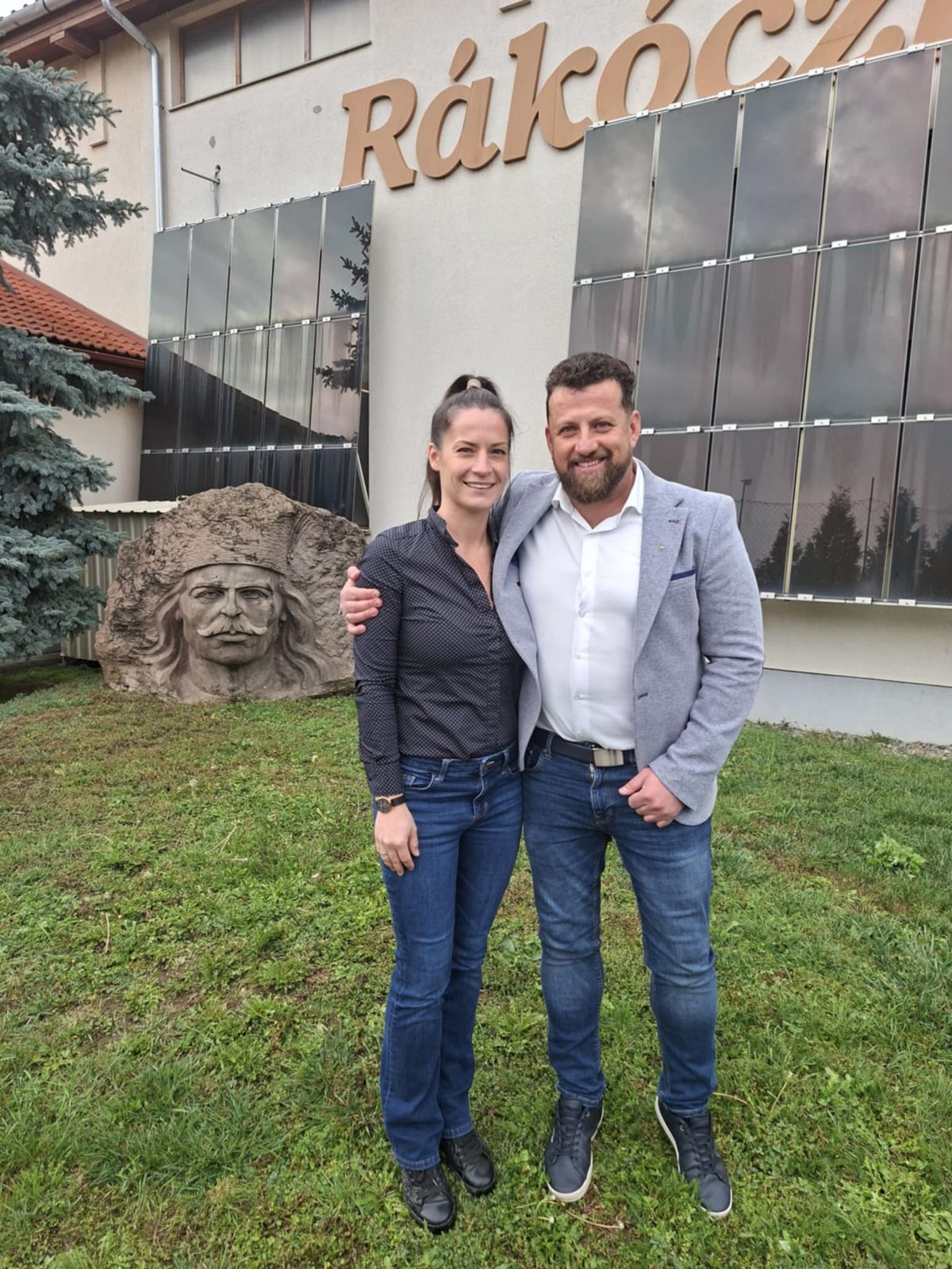 Szabó Gergő és felesége a "székelyavatás" után