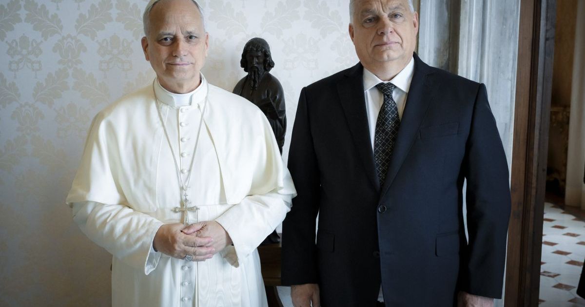 Orbán Viktor a békepárti hálózat spirituális központjában.