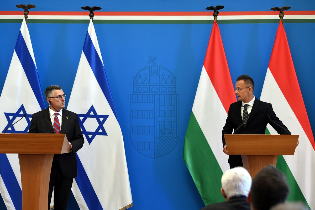 SZAÁR, Gideon; SZIJJÁRTÓ Péter
