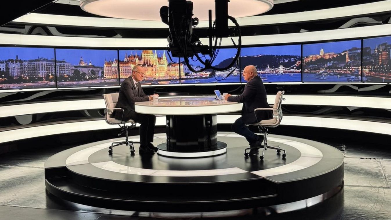 Élő adásban tette helyre a rasszistázó Rónait Navracsics