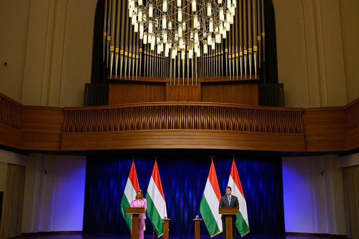 kormányinfó GULYÁS Gergely; VITÁLYOS Eszter