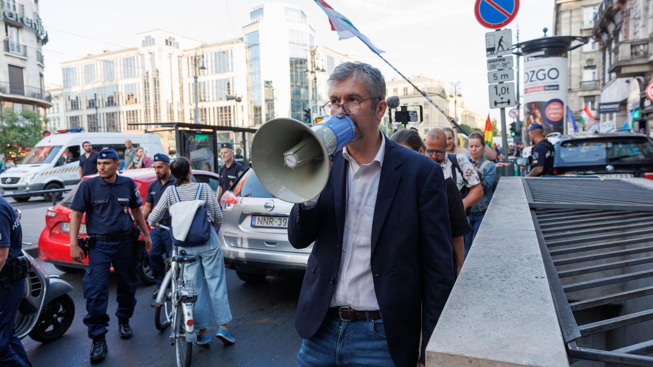 Hadházy Ákos, a fülbemászó