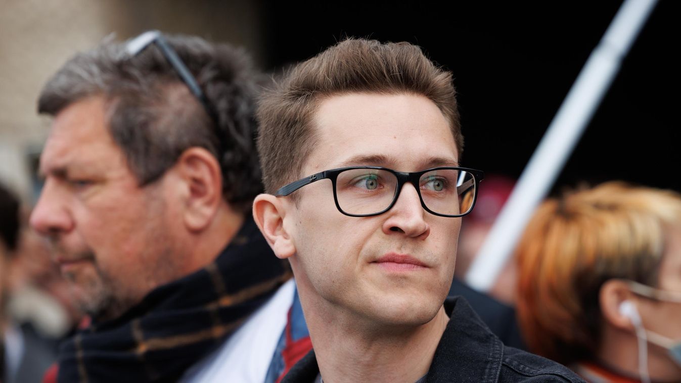 A manópárti Bedő Magyar Péter csuprát nyalogatná október 23-án