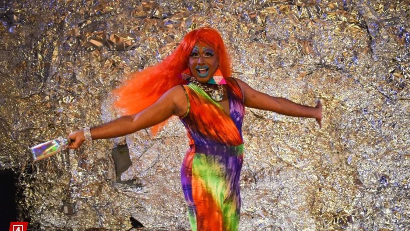 Reszkess, Harvard! Itt a drag queen professzor!