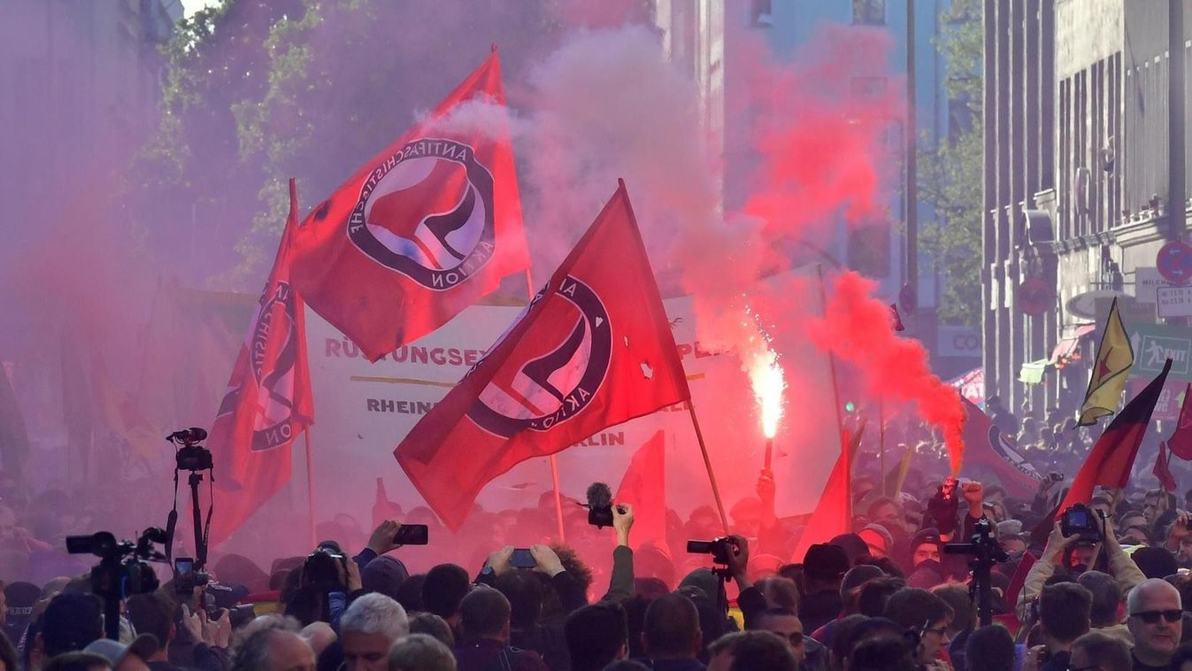 Történelmi kastélyok felgyújtásával élesztik újra a pusztító kommunizmust az antifák Európa falain belül