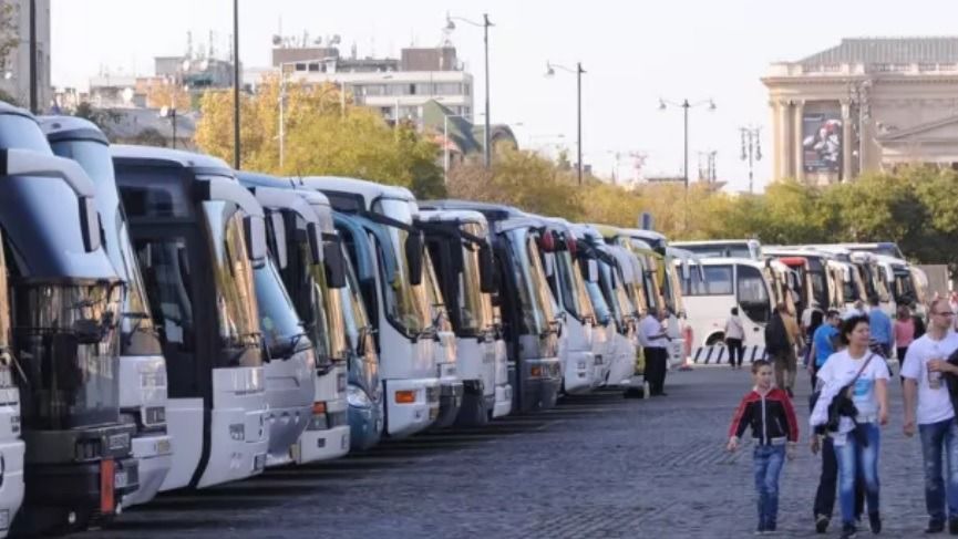 A buszháborúban ezeket a buszokat említi Magyar falubuszoknak.