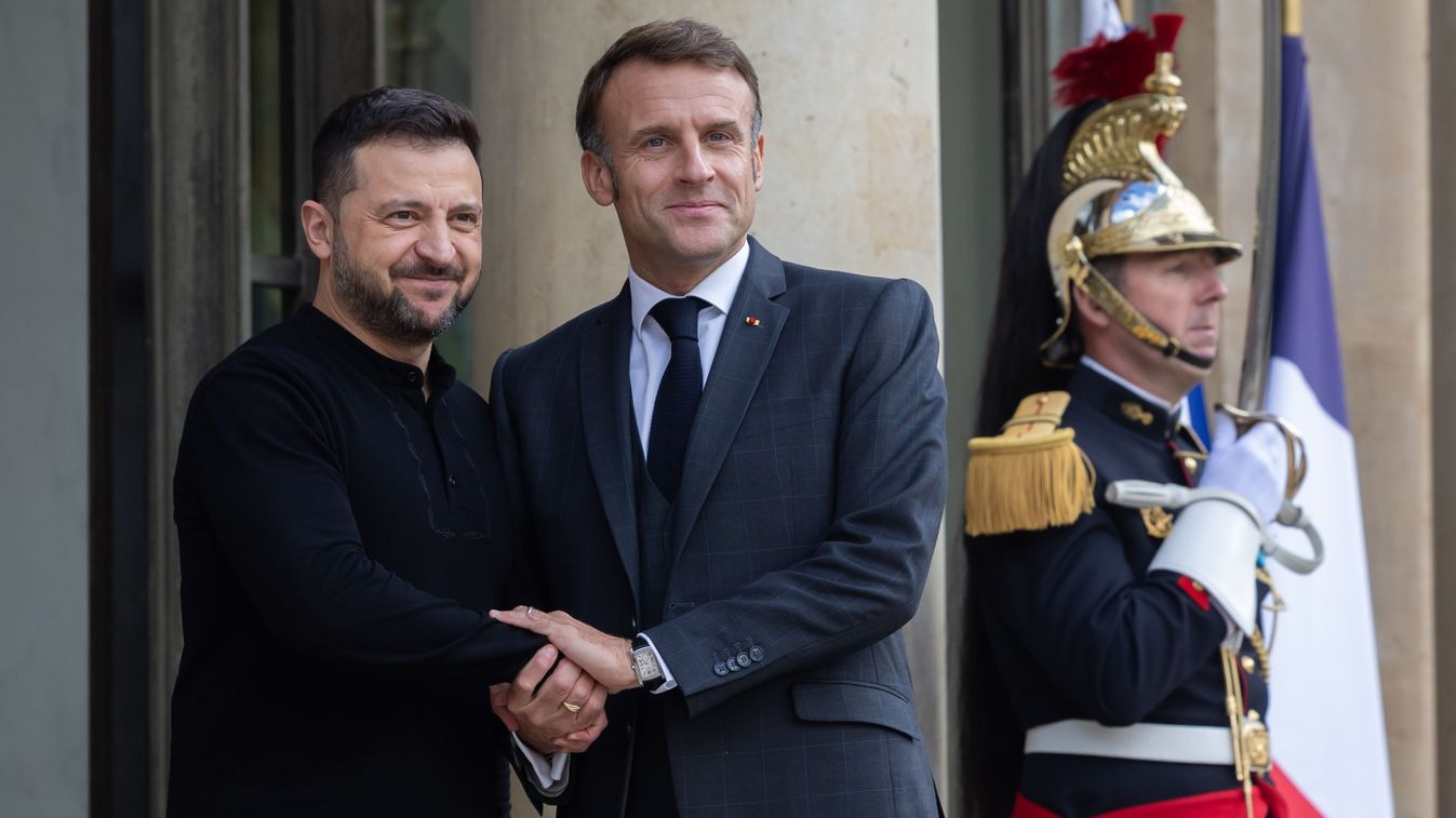 Három év alatt hat kormány, de Macron pattog, mint a bolha, most az oroszokat fenyegeti