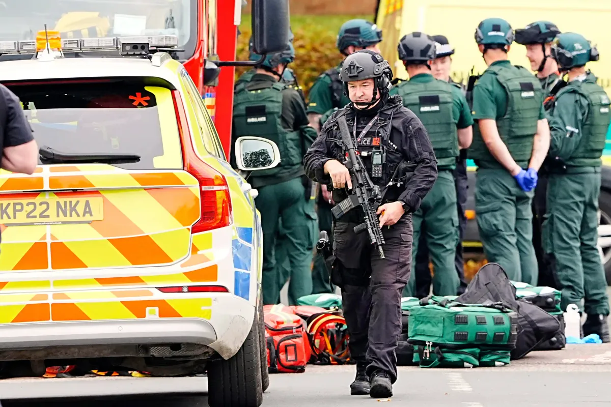 Terrorista támadt a hívőkre a zsinagóga előtt