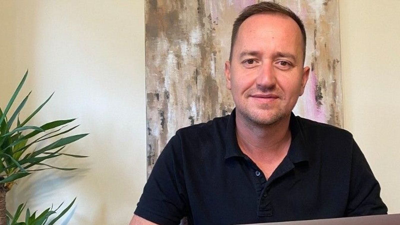 Lehullt a lepel az ellenzéki kontárról, aki testbeszédszakértőnek állítja be magát