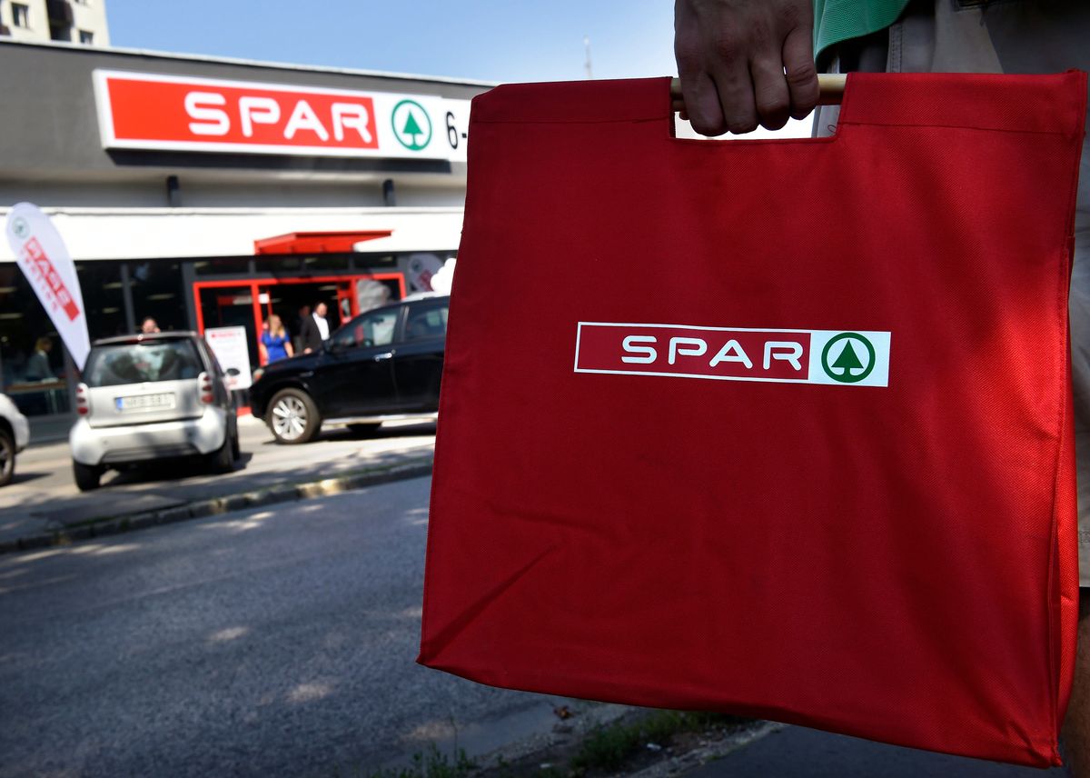 Az Orbánról hazudozó Spar vezérigazgató most Brüsszelnek kuncsorog