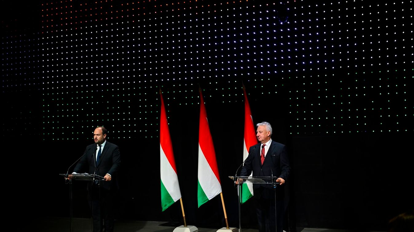 Álmagyar szervezetek alakításával hazudnak az ukránok a kárpátaljai magyarság állapotáról