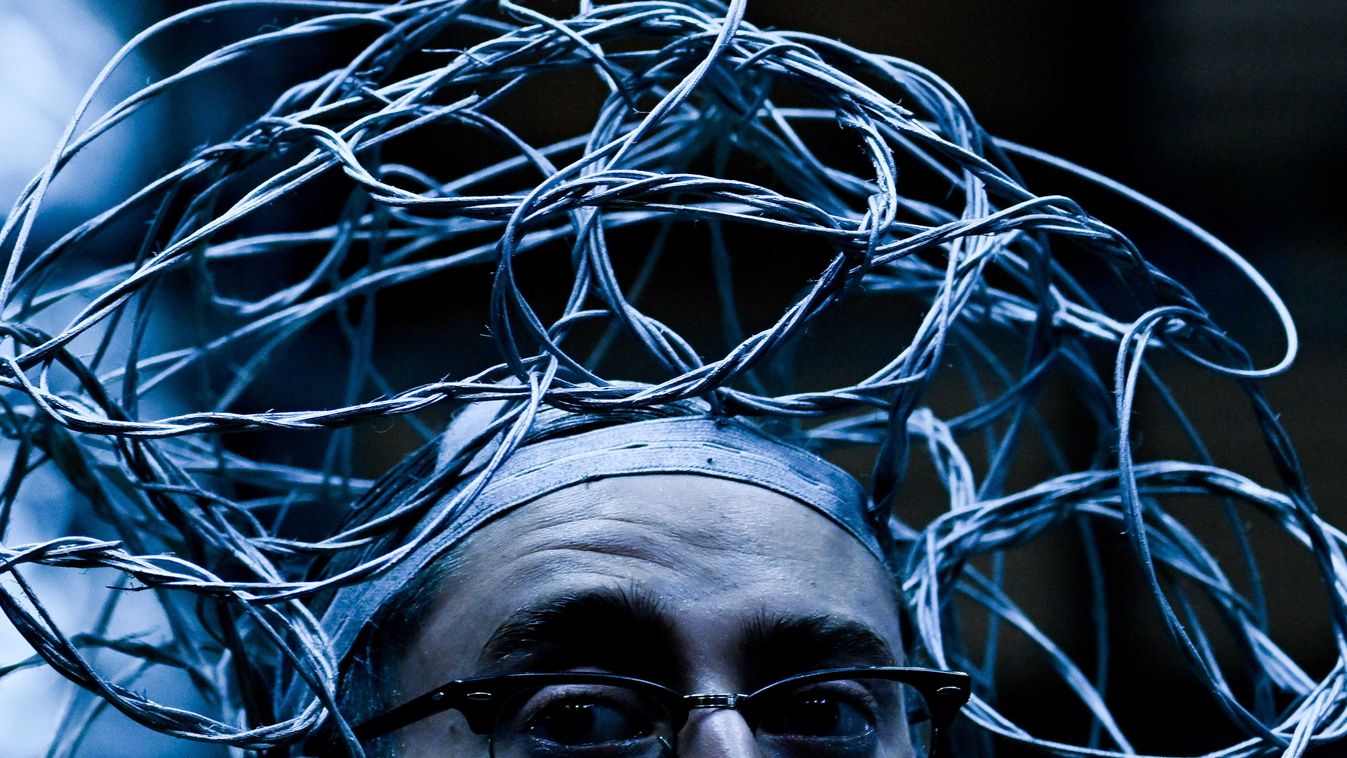 A Sziget ügye újra bebizonyította a mátrix-kampány veszélyeit, avagy így lett Péter a megmentő úgy, hogy nem is csinált valójában semmit