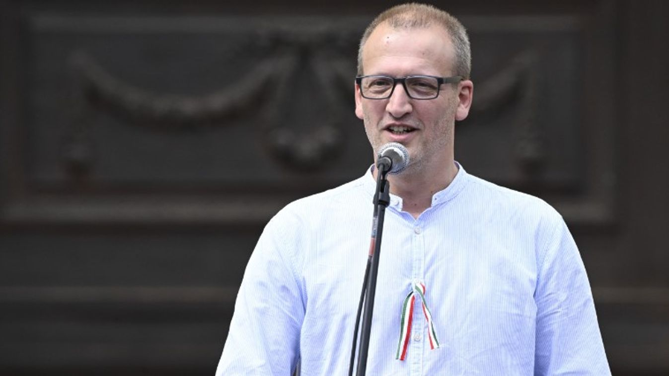 Lenézi a dolgozó embereket a tiszás Tarr Zoltán