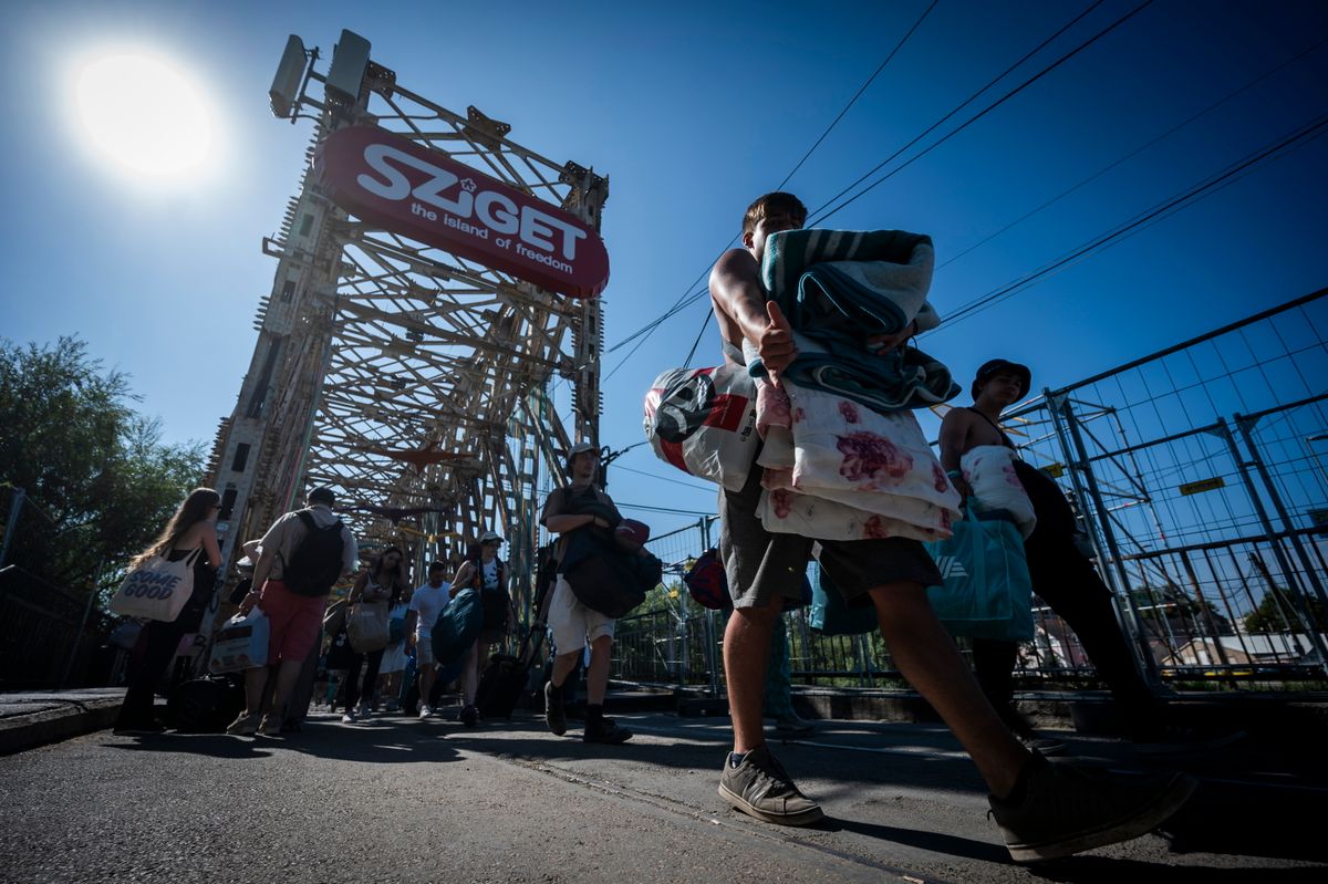 Nincs is már itt semmi látnivaló: Magyar Péter egy szelfivel meg is oldotta a Sziget-problémát