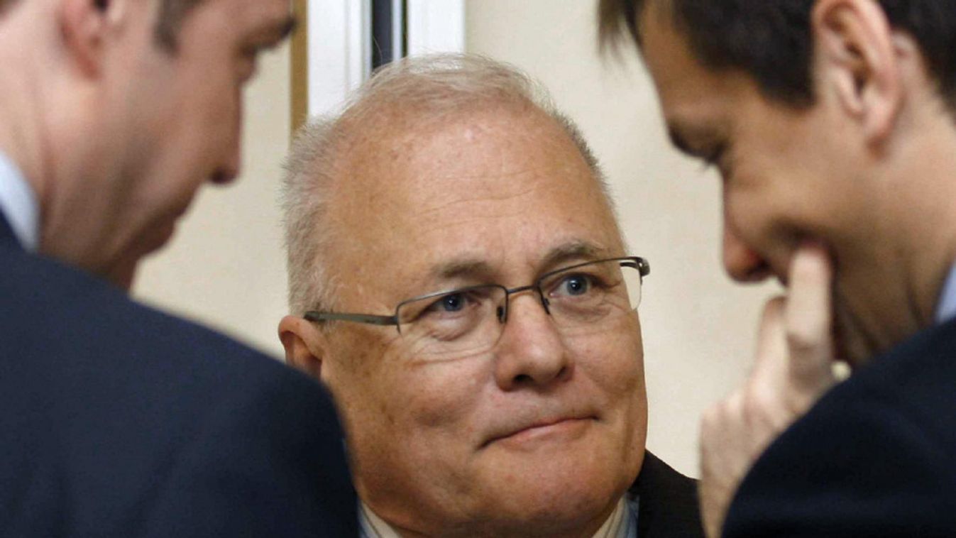 Megszólalt a hétpróbás komcsi besúgó és Orbánt ügynöközi